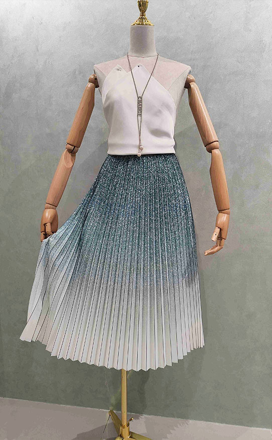 white-dot-gradient-chiffon-pleated-fabric-pa-21077-6.